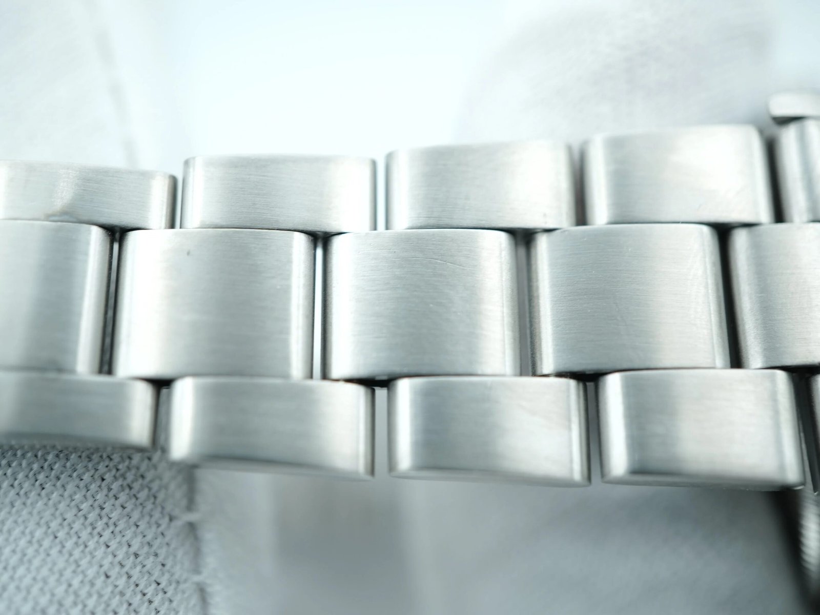 Rolex Oyster Perpetual Date 34 mm / Silver – Oyster – Image 10